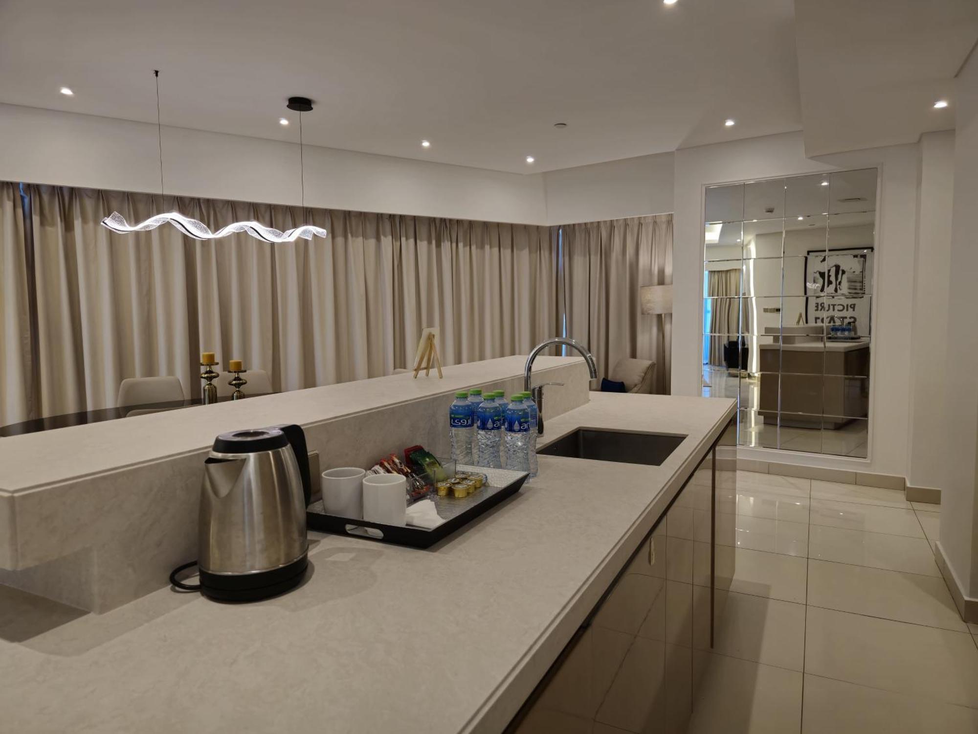 Quill At Paramount Towers 3 Bedroom Creek View Aparthotel *