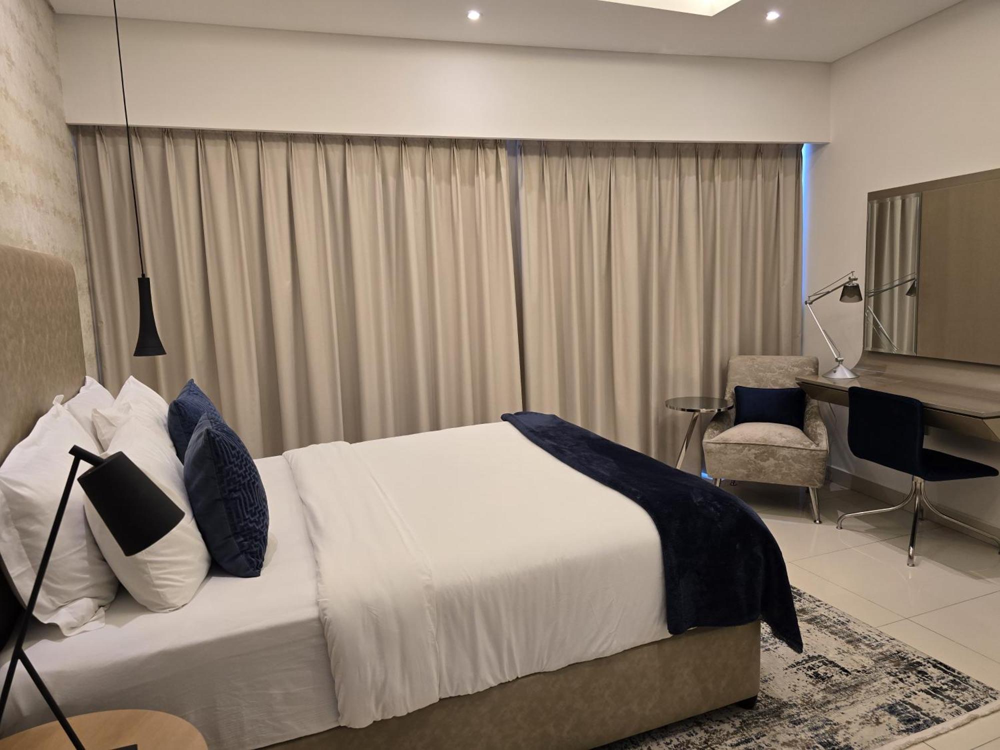Quill At Paramount Towers 3 Bedroom Creek View